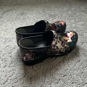 Dansko size 43 (women 11-12) worn only twice, excellent condition